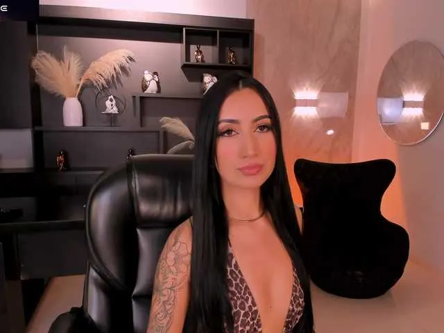 Live sex webcam photo for CaitlynBell #294134776