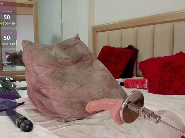 Live sex webcam photo for CaitlynLian #291924099