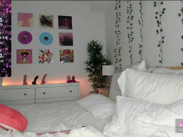 Live sex webcam photo for CaliBunni #277315536