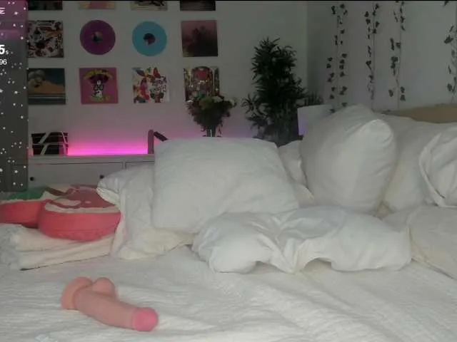 Live sex webcam photo for CaliBunni #277612275