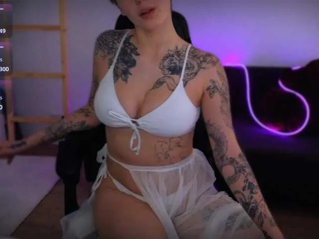 Live sex webcam photo for CamelliaMoon #291136947