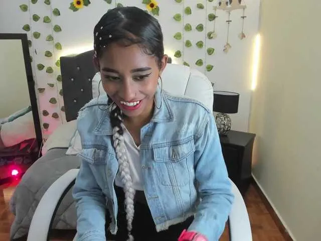 Live sex webcam photo for Cami-Hot #273585613