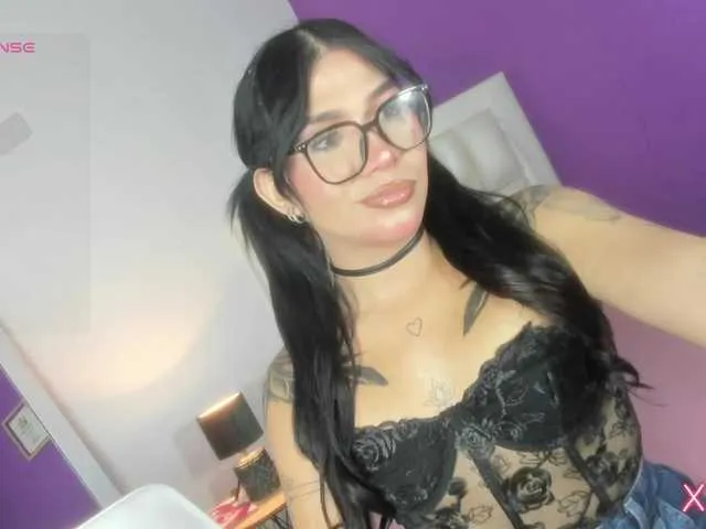 Live sex webcam photo for Cami-Hot1 #292033754