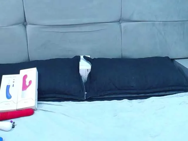 Live sex webcam photo for CamiilaReyes #290622840