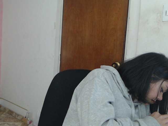 Live sex webcam photo for CamilaHot15 #277925906