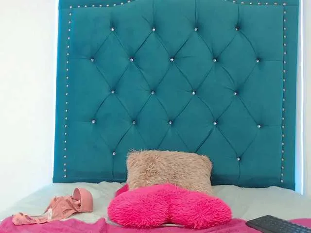 Live sex webcam photo for Camile-davis #274376898