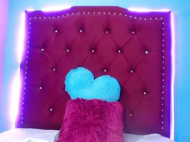 Live sex webcam photo for Camile-davis #275343449