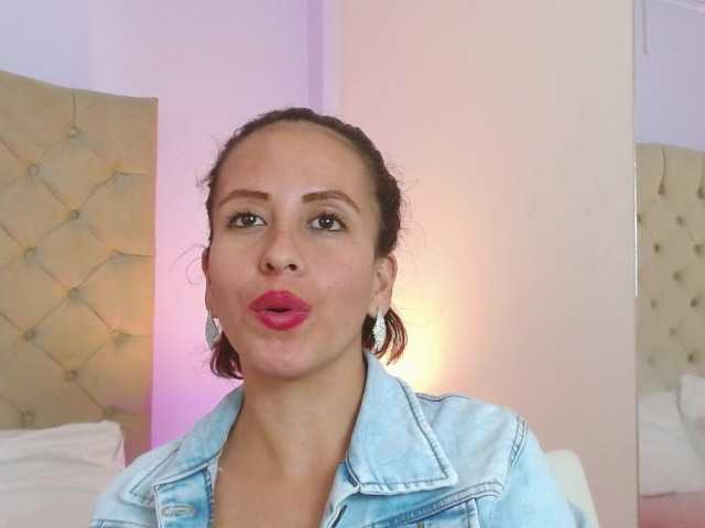 Live sex webcam photo for CamilleGomez #276936152
