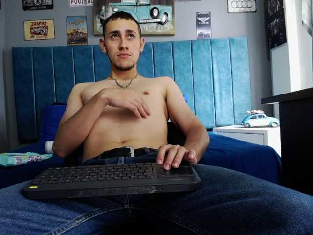 Live sex webcam photo for Camilo-Arangoo #275614532