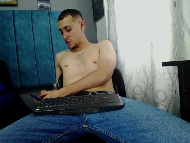 Live sex webcam photo for Camilo-Arangoo #275633214