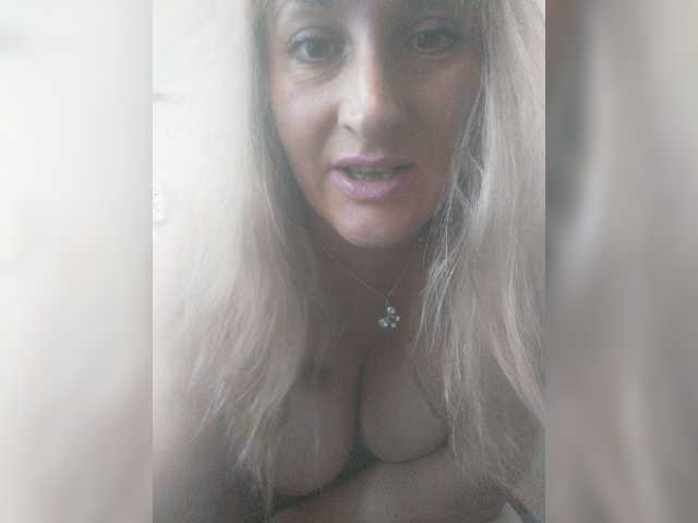 Live sex webcam photo for CandiceBlue #275662983