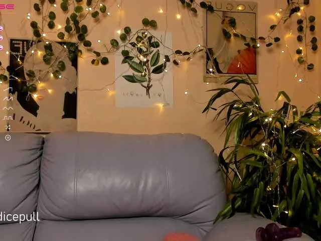 Live sex webcam photo for CandicePull #273457492