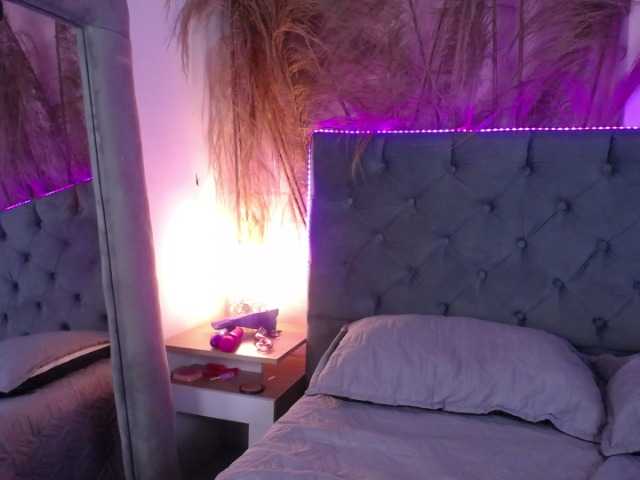 Live sex webcam photo for CANDY-MOONN #276487635