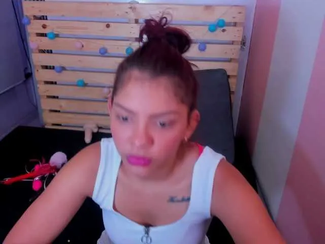 Live sex webcam photo for CandyAriana #273147842