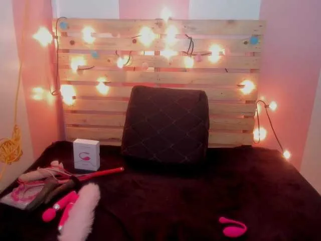 Live sex webcam photo for CandyAriana #273762353