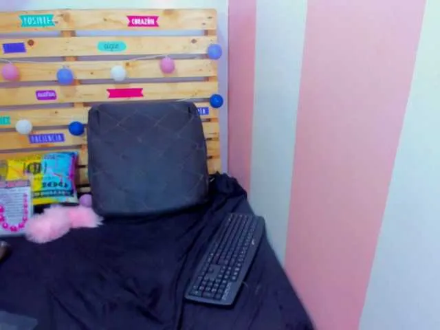 Live sex webcam photo for CandyAriana #274145822