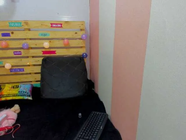 Live sex webcam photo for CandyAriana #274226336