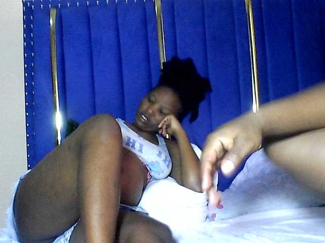 Live sex webcam photo for CandyBanks #291377948