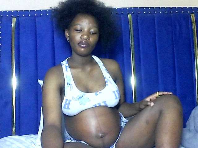 Live sex webcam photo for CandyBanks #291448756