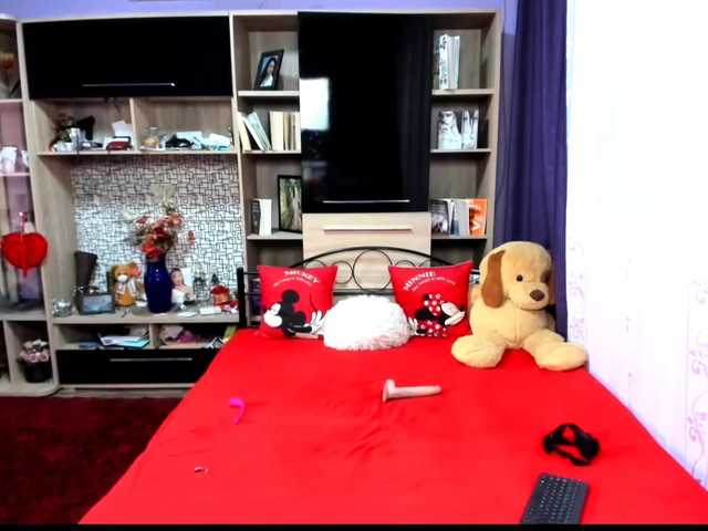 Live sex webcam photo for CandyBigbooty #273472480