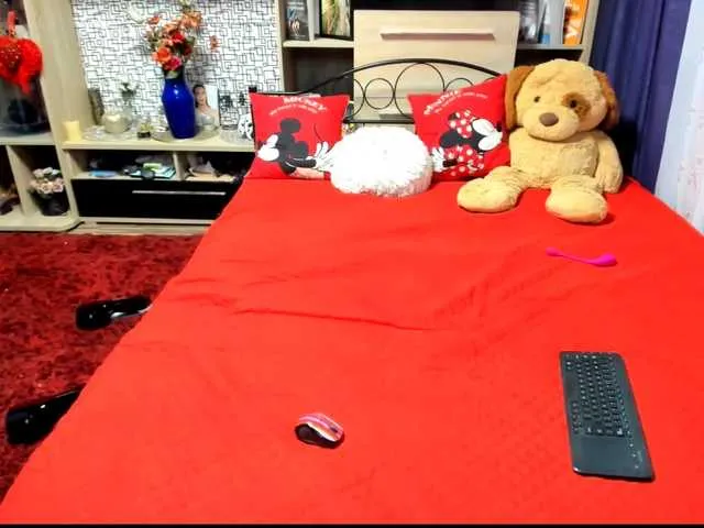 Live sex webcam photo for CandyBigbooty #273573903