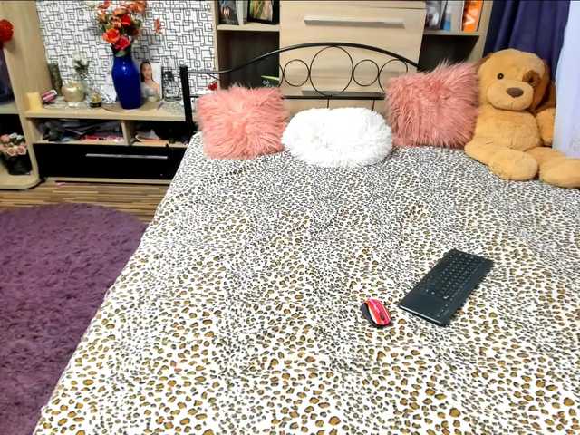 Live sex webcam photo for CandyBigbooty #273823865