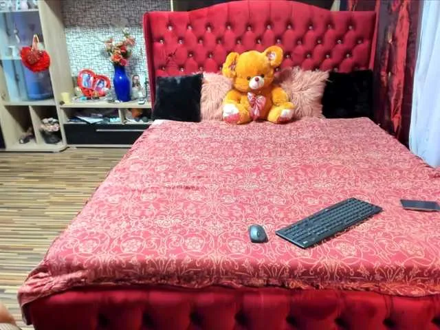 Live sex webcam photo for CandyBigbooty #274636664