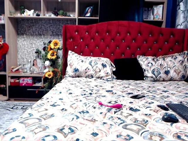 Live sex webcam photo for CandyBigbooty #276094354