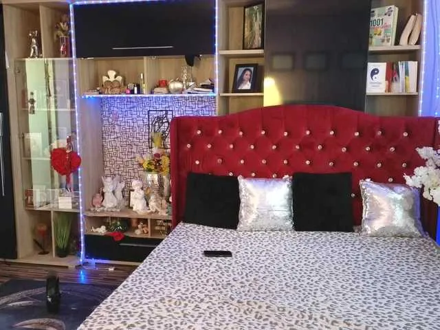 Live sex webcam photo for CandyBigbooty #291411014