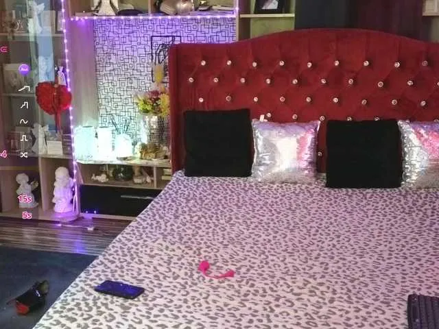 Live sex webcam photo for CandyBigbooty #291824082