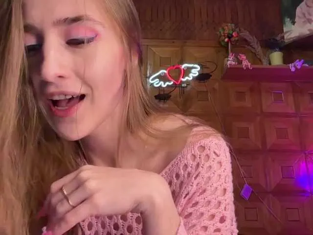 Live sex webcam photo for CandyBoom #290707176
