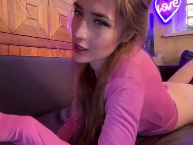 Live sex webcam photo for CandyBoom #291267404