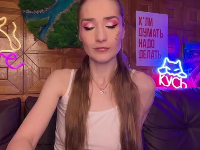 Live sex webcam photo for CandyBoom #291403036