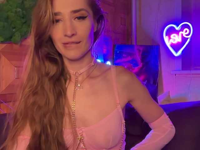 Live sex webcam photo for CandyBoom #291470572