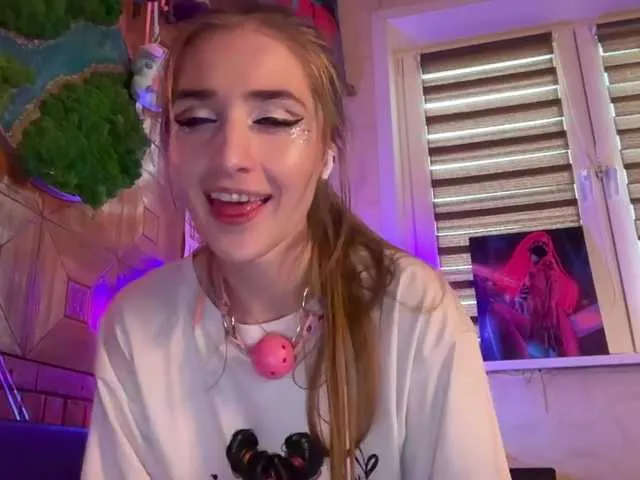 Live sex webcam photo for CandyBoom #292047528