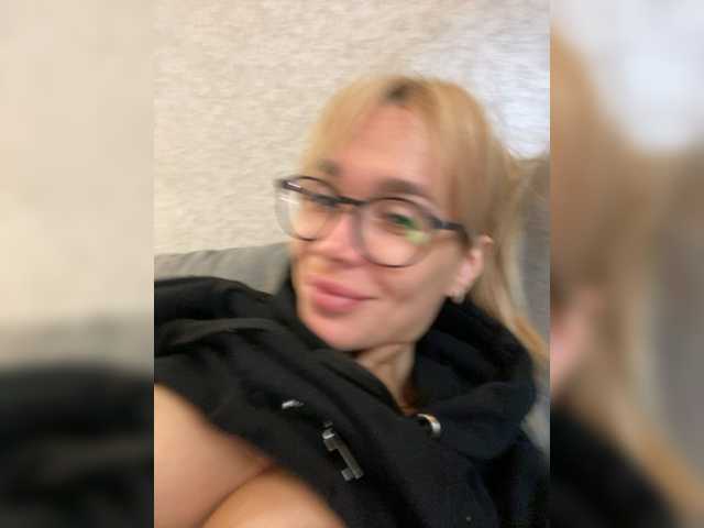 Live sex webcam photo for CandyBrava #276325701