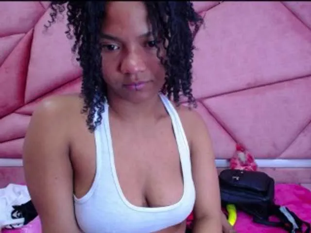 Live sex webcam photo for CandyBron #278044137
