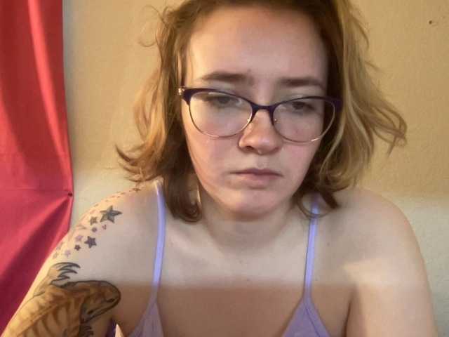 Live sex webcam photo for CandyBurger21 #271843733