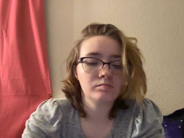 Live sex webcam photo for CandyBurger21 #272039557