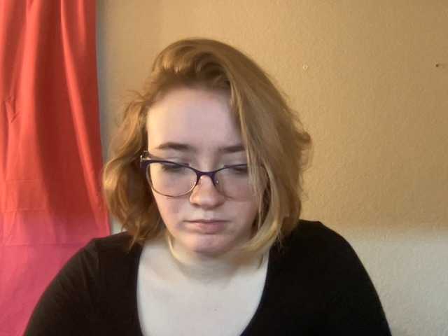 Live sex webcam photo for CandyBurger21 #272125115