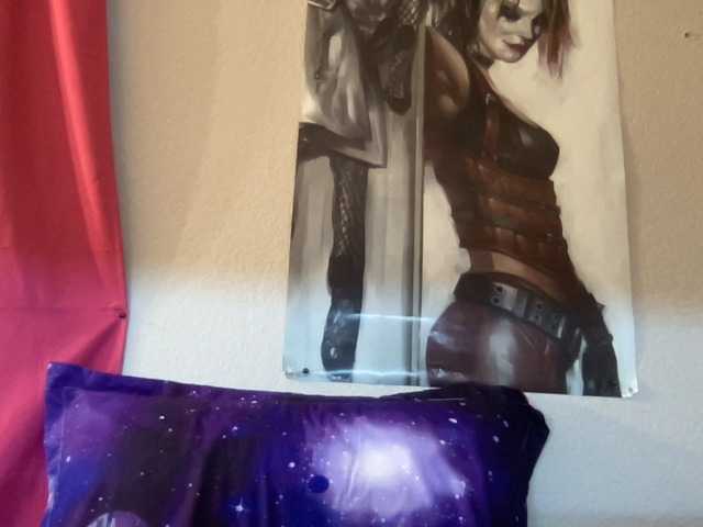 Live sex webcam photo for CandyBurger21 #272197230