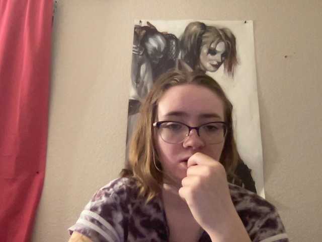 Live sex webcam photo for CandyBurger21 #272837676