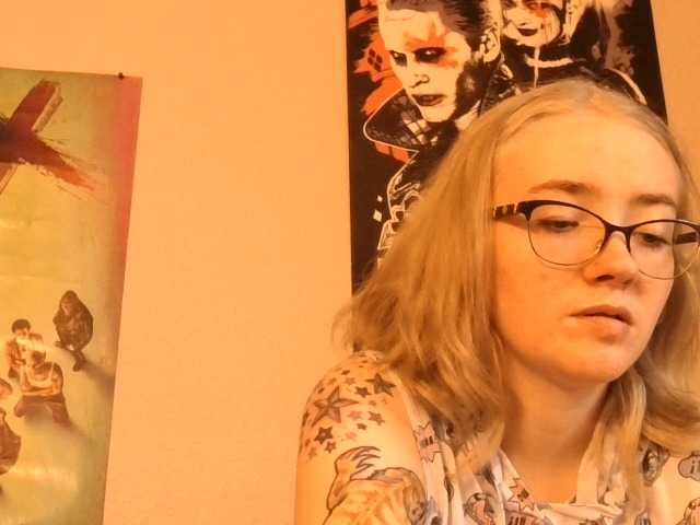 Live sex webcam photo for CandyBurger21 #272921065