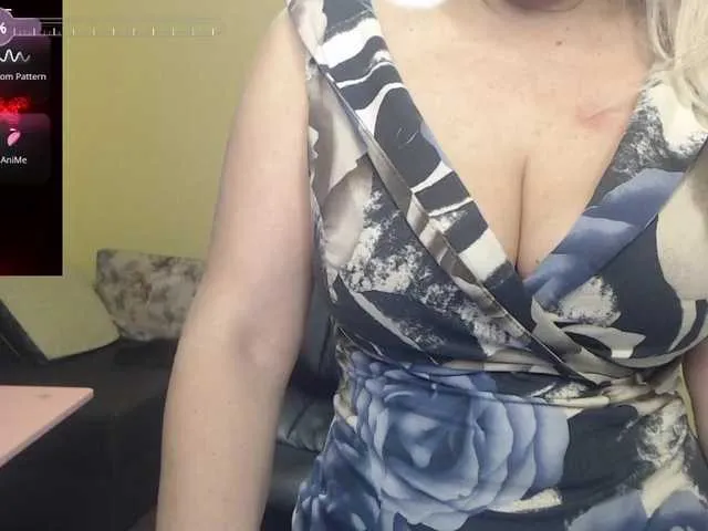 Live sex webcam photo for CandyHellenx #290471449