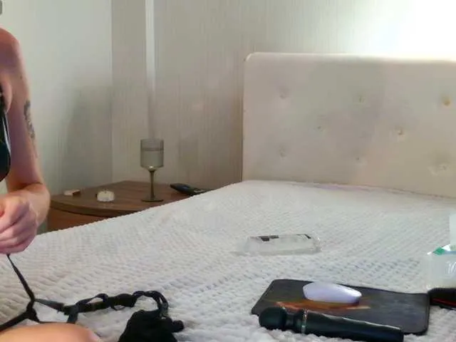 Live sex webcam photo for CandyLipss #291940970