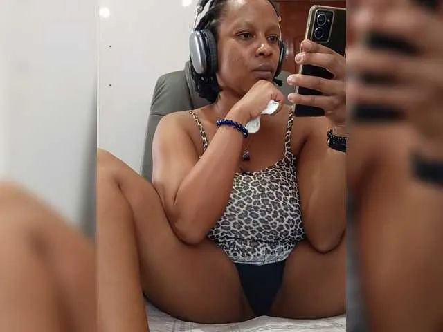 Live sex webcam photo for CandyLove #293900477