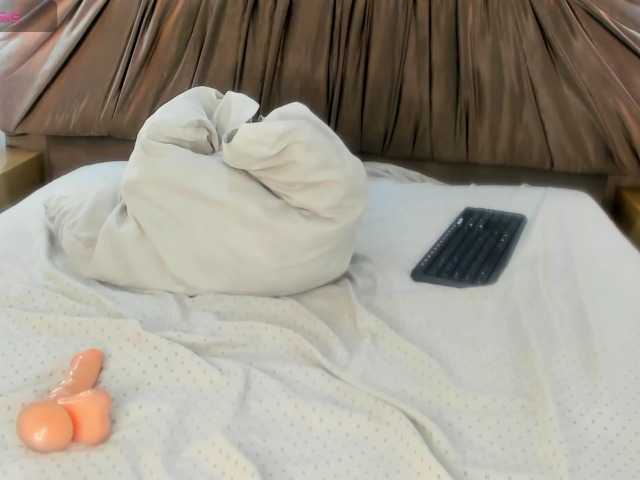 Live sex webcam photo for CandySayss #292028617