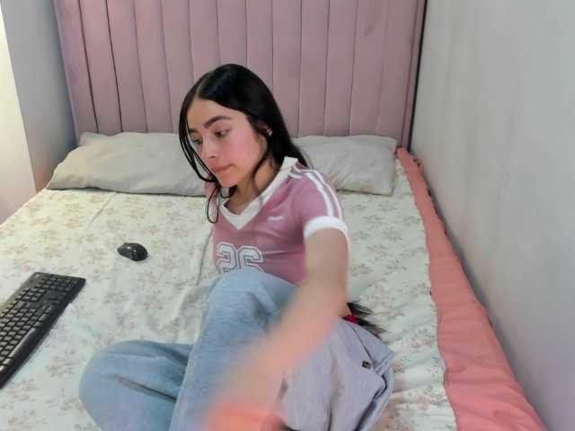 Live sex webcam photo for CandySayss #292275301