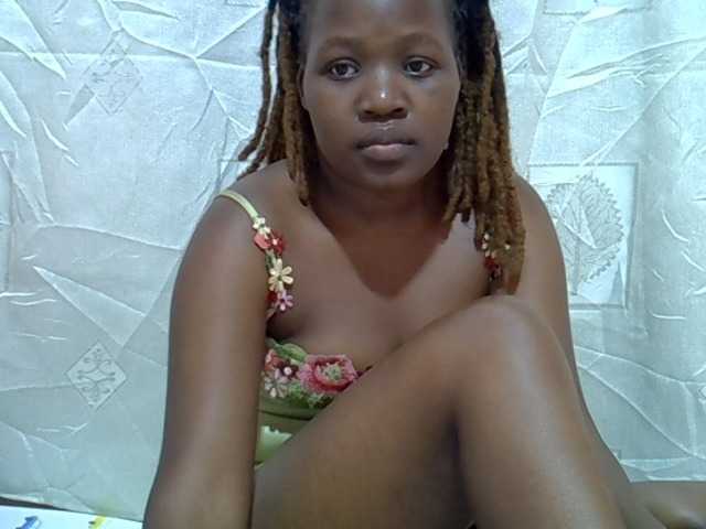 Live sex webcam photo for Candylily1 #294158783