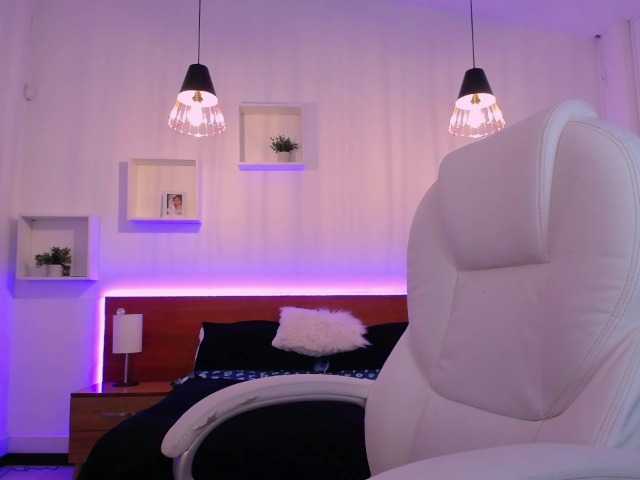 Live sex webcam photo for Candylovee- #271694376